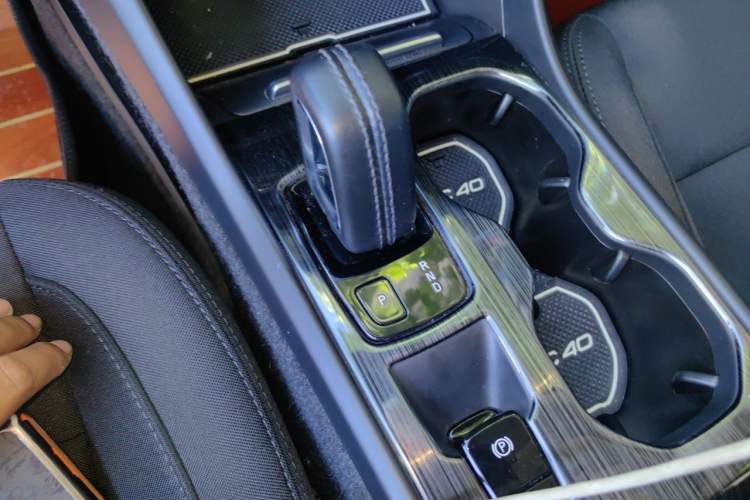 Used Volvo XC40 2021 T3 Smart & Stylish Edition Gear Lever
