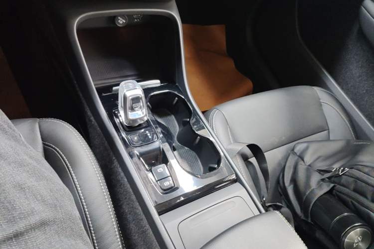 Used Volvo XC40 2021 T4 Four-Wheel Drive Smart Luxury Edition Gear Lever
