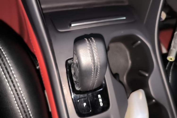 Used Volvo XC40 2021 T3 Smart & Stylish Edition Gear Lever