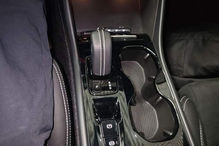 Used Volvo XC40 2021 T4 Four-Wheel Drive Smart & Sporty Edition Gear Lever