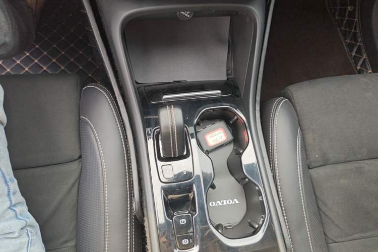 Used Volvo XC40 2021 T4 Four-Wheel Drive Smart & Sporty Edition Gear Lever