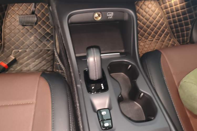 Used Volvo XC40 2021 T3 Smart & Stylish Edition Gear Lever