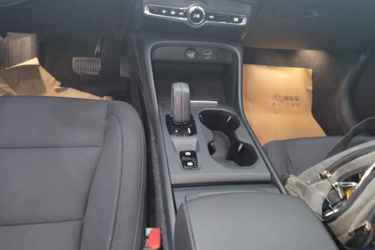 Used Volvo XC40 2021 T3 Smart & Stylish Edition Gear Lever