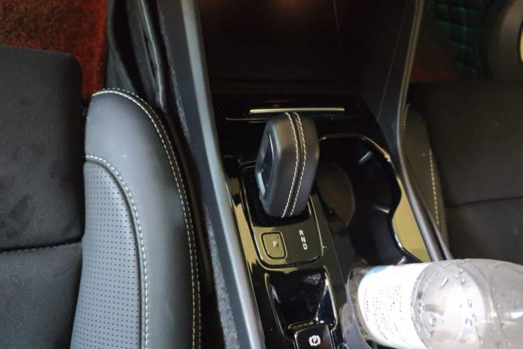 Used Volvo XC40 2021 T4 Four-Wheel Drive Smart & Sporty Edition Gear Lever