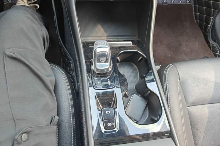 Used Volvo XC40 2021 T4 Four-Wheel Drive Smart Luxury Edition Gear Lever