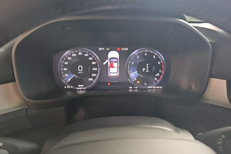 Used Volvo XC40 2021 T4 4x4 SmartDrive Fashion Edition Instrument Cluster