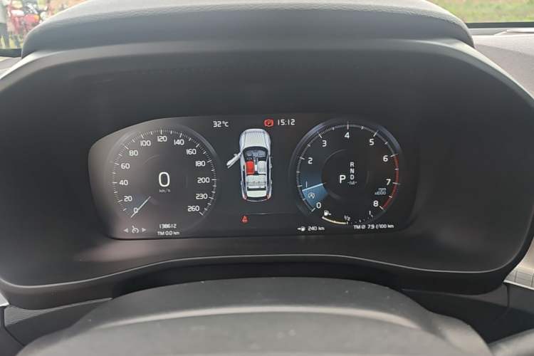 Used Volvo XC40 2021 T4 4x4 SmartDrive Fashion Edition Instrument Cluster