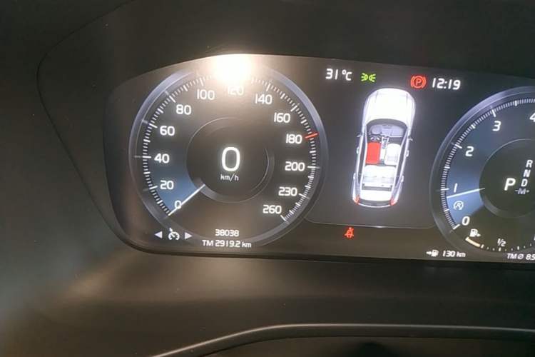 Used Volvo XC40 2021 T4 4x4 SmartDrive Fashion Edition Instrument Cluster