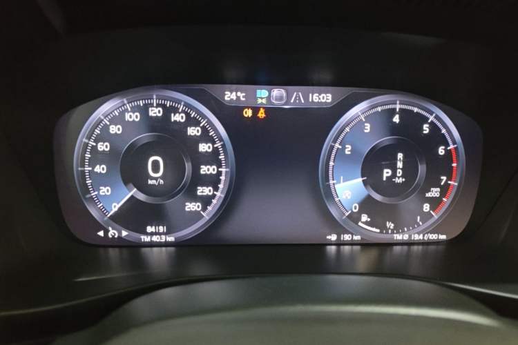 Used Volvo XC40 2021 T4 4x4 SmartDrive Fashion Edition Instrument Cluster