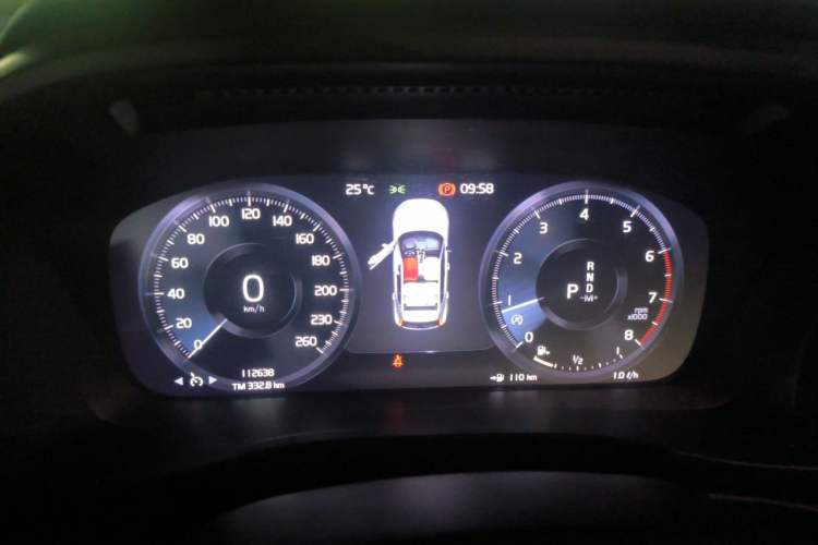 Used Volvo XC40 2021 T4 4x4 SmartDrive Fashion Edition Instrument Cluster