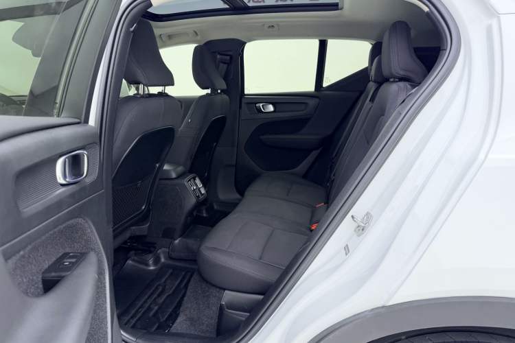 Used Volvo XC40 2021 T4 4x4 SmartDrive Fashion Edition Interior 2