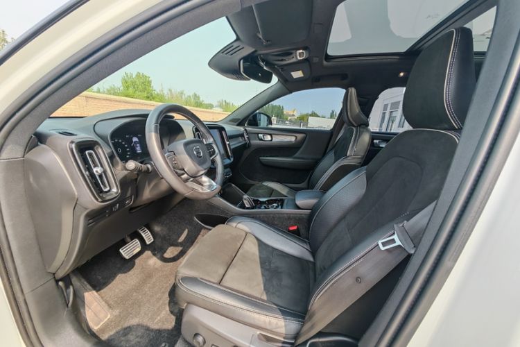 Used Volvo XC40 2021 T4 Four-Wheel Drive Smart & Sporty Edition Interior 2