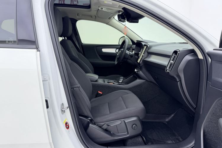 Used Volvo XC40 2021 T4 4x4 SmartDrive Fashion Edition Interior 3