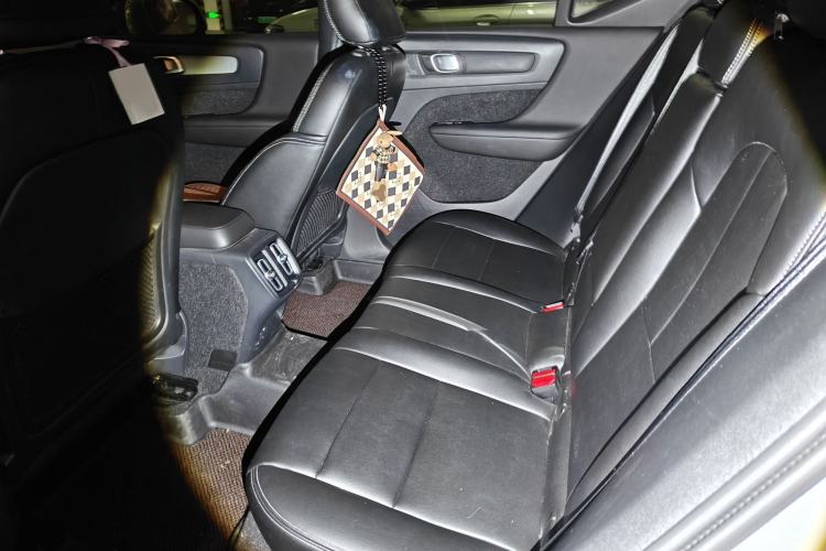 Used Volvo XC40 2021 T4 4x4 SmartDrive Fashion Edition Interior 4