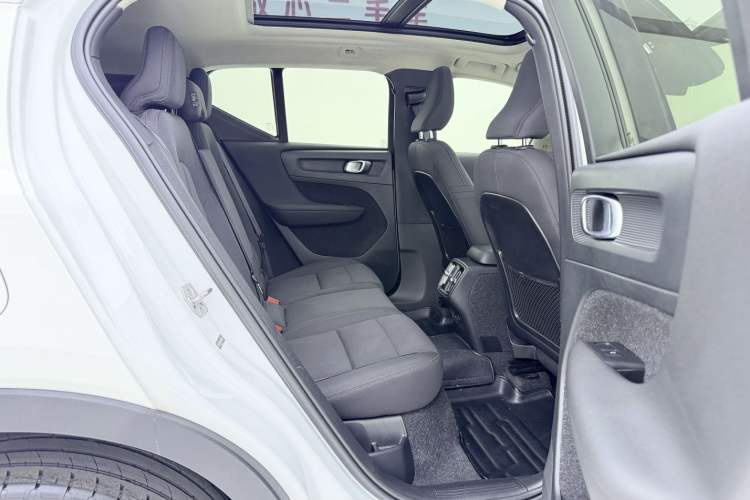 Used Volvo XC40 2021 T4 4x4 SmartDrive Fashion Edition Interior 4
