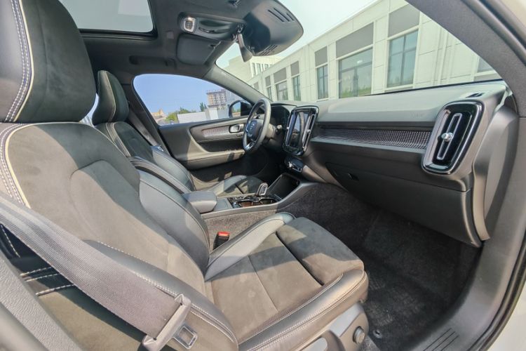 Used Volvo XC40 2021 T4 Four-Wheel Drive Smart & Sporty Edition Interior 4