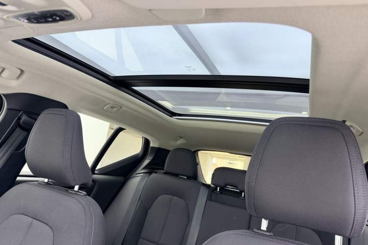 Used Volvo XC40 2021 T4 4x4 SmartDrive Fashion Edition Interior 5