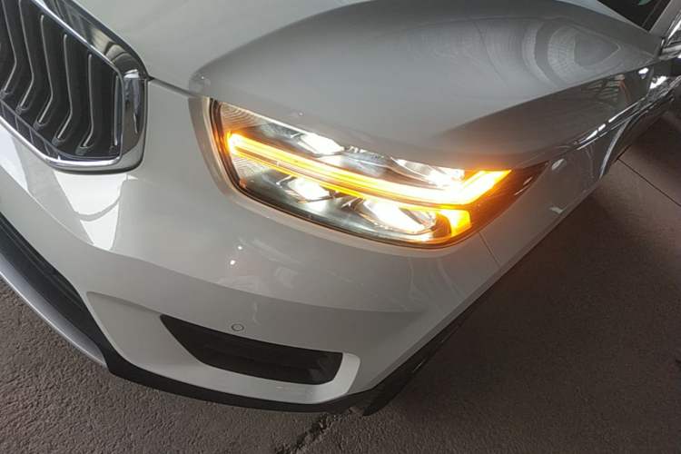 Used Volvo XC40 2021 T4 4x4 SmartDrive Fashion Edition Left Front Headlight