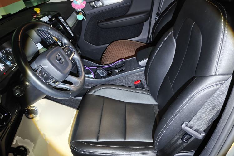 Used Volvo XC40 2021 T4 4x4 SmartDrive Fashion Edition Left Front Seat