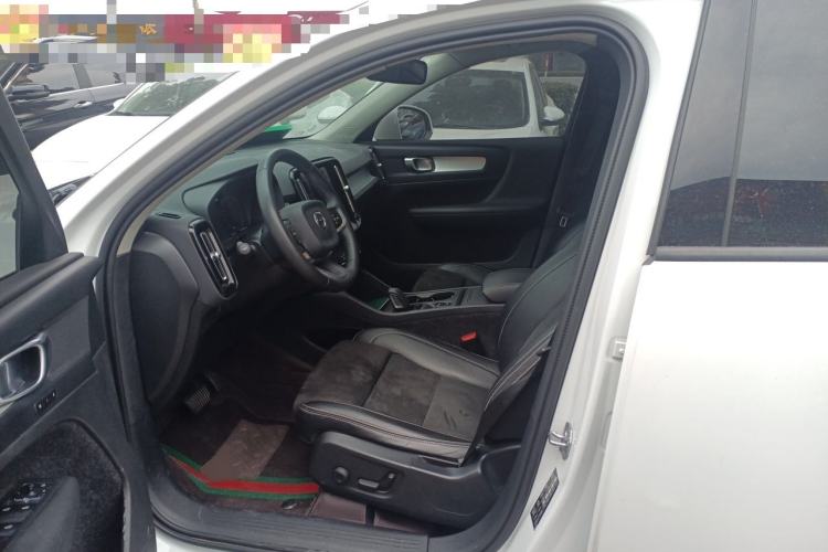 Used Volvo XC40 2021 T4 4x4 SmartDrive Fashion Edition Left Front Seat