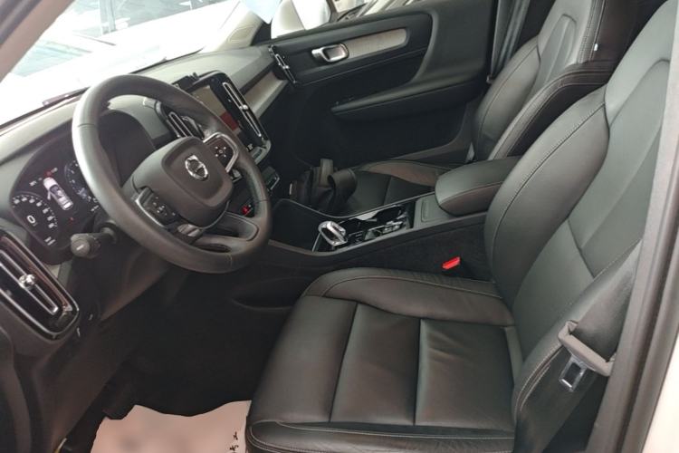 Used Volvo XC40 2021 T4 4x4 SmartDrive Fashion Edition Left Front Seat