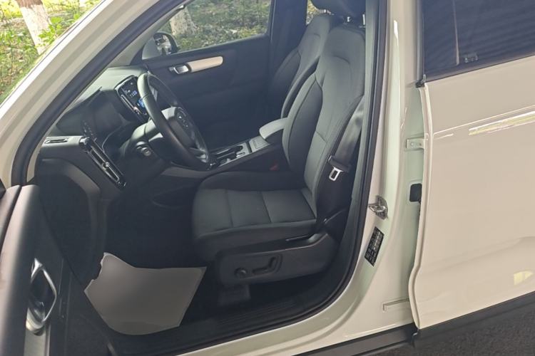Used Volvo XC40 2021 T4 4x4 SmartDrive Fashion Edition Left Front Seat