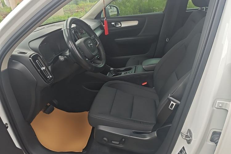 Used Volvo XC40 2021 T4 4x4 SmartDrive Fashion Edition Left Front Seat