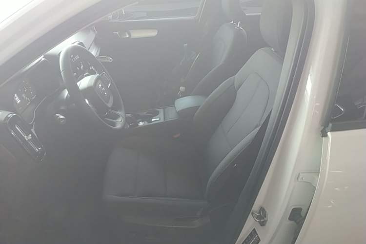 Used Volvo XC40 2021 T4 4x4 SmartDrive Fashion Edition Left Front Seat