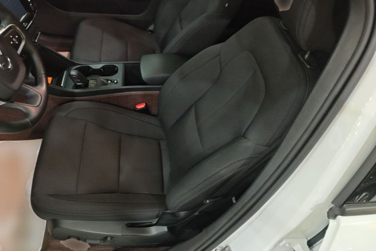 Used Volvo XC40 2021 T4 4x4 SmartDrive Fashion Edition Left Front Seat