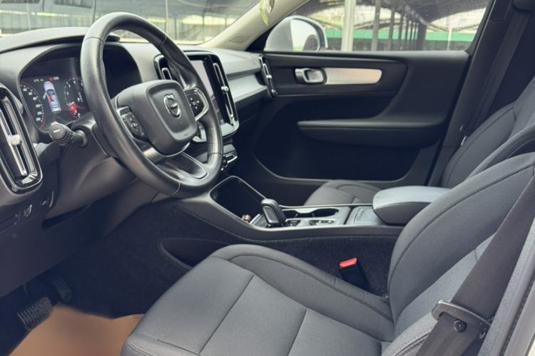 Used Volvo XC40 2021 T4 4x4 SmartDrive Fashion Edition Left Front Seat