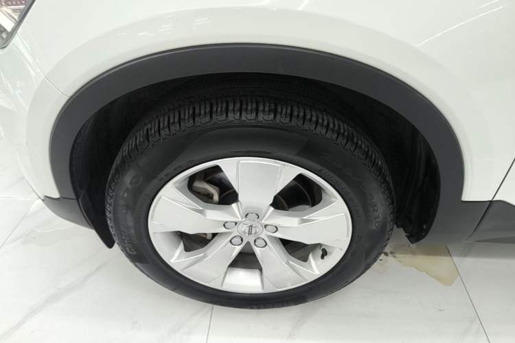 Used Volvo XC40 2021 T4 4x4 SmartDrive Fashion Edition Left Front Wheel Hub