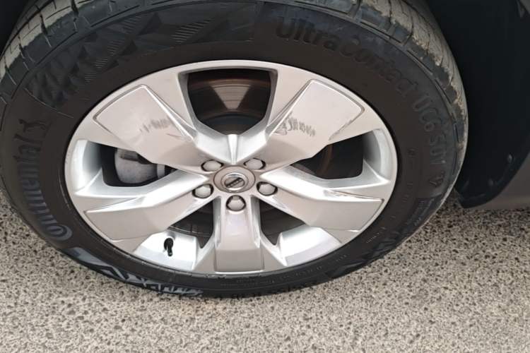 Used Volvo XC40 2021 T4 4x4 SmartDrive Fashion Edition Left Front Wheel Hub