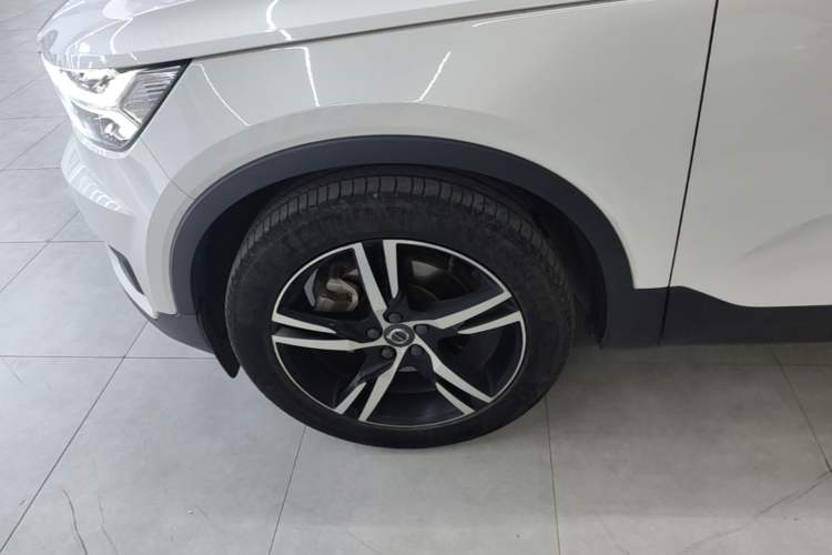 Used Volvo XC40 2021 T4 Four-Wheel Drive Zhiya Sport Edition Left Front Wheel Hub