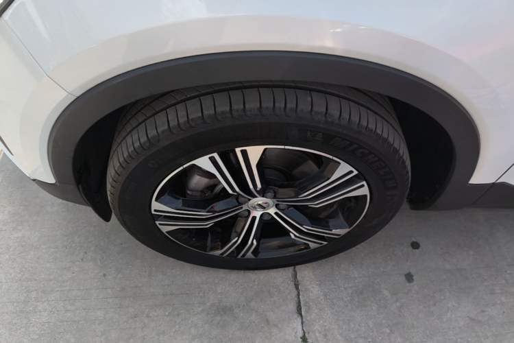 Used Volvo XC40 2021 T4 Four-Wheel Drive Smart Luxury Edition Left Front Wheel Hub