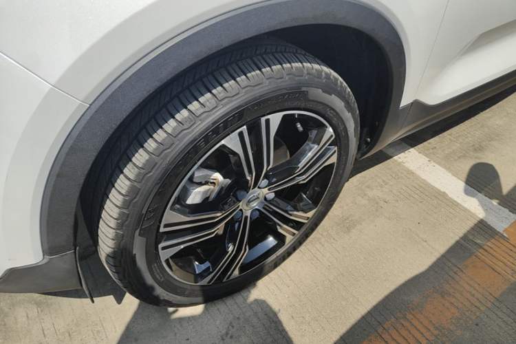 Used Volvo XC40 2021 T4 Four-Wheel Drive Smart Luxury Edition Left Front Wheel Hub