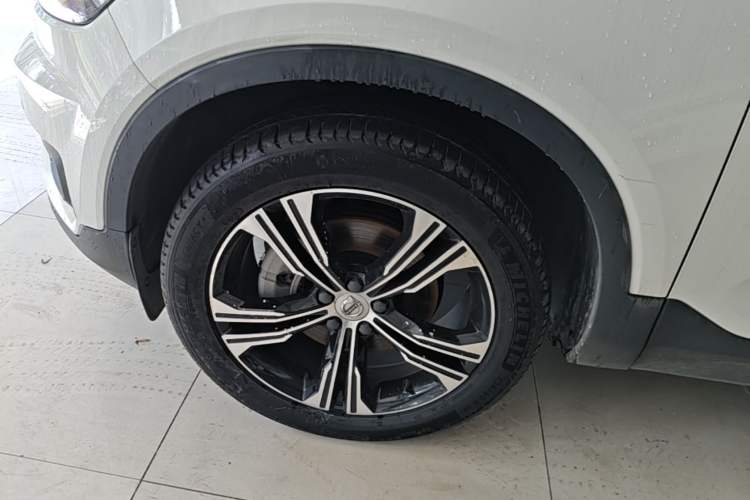 Used Volvo XC40 2021 T4 Four-Wheel Drive Smart Luxury Edition Left Front Wheel Hub