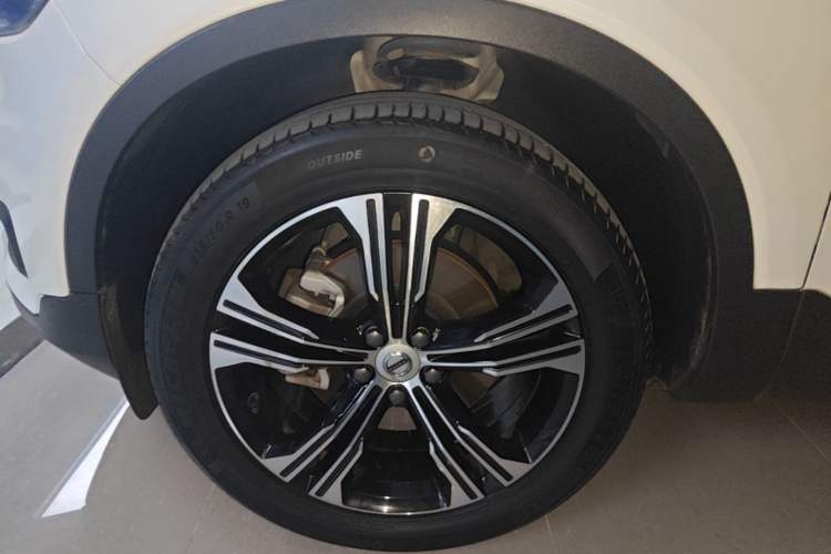Used Volvo XC40 2021 T4 Four-Wheel Drive Smart Luxury Edition Left Front Wheel Hub