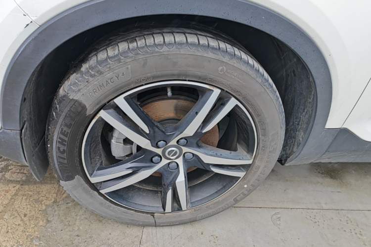 Used Volvo XC40 2021 T4 Four-Wheel Drive Smart & Sporty Edition Left Front Wheel Hub