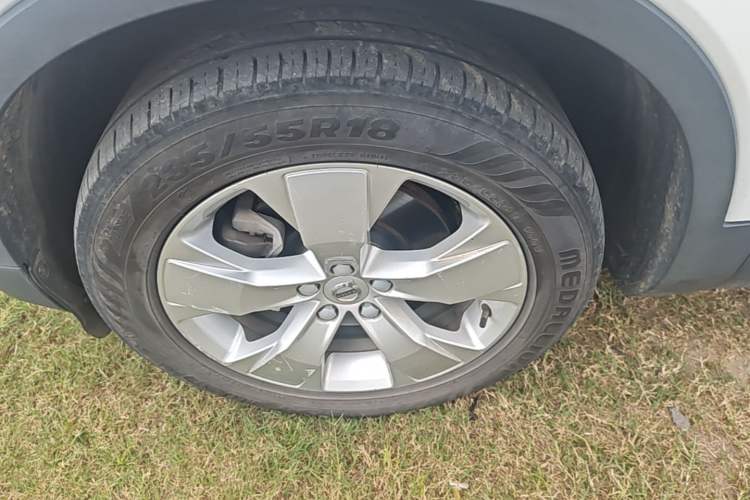 Used Volvo XC40 2021 T4 4x4 SmartDrive Fashion Edition Left Front Wheel Hub