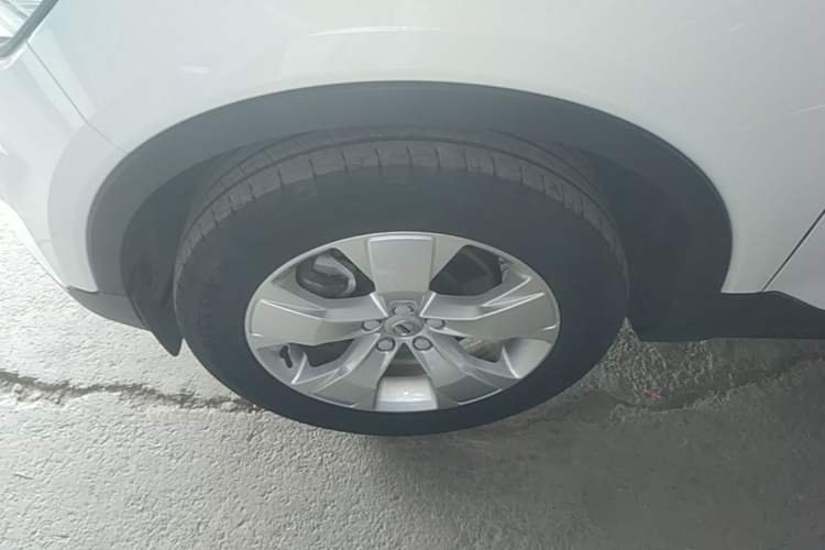 Used Volvo XC40 2021 T4 4x4 SmartDrive Fashion Edition Left Front Wheel Hub