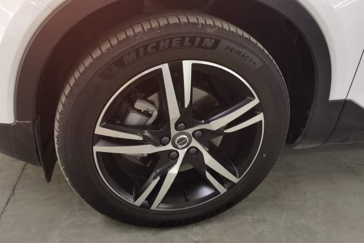 Used Volvo XC40 2021 T4 Four-Wheel Drive Smart & Sporty Edition Left Front Wheel Hub