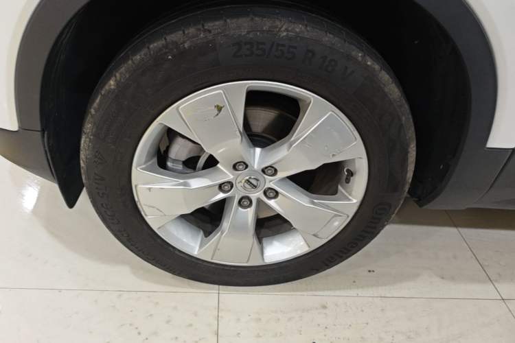Used Volvo XC40 2021 T4 4x4 SmartDrive Fashion Edition Left Front Wheel Hub