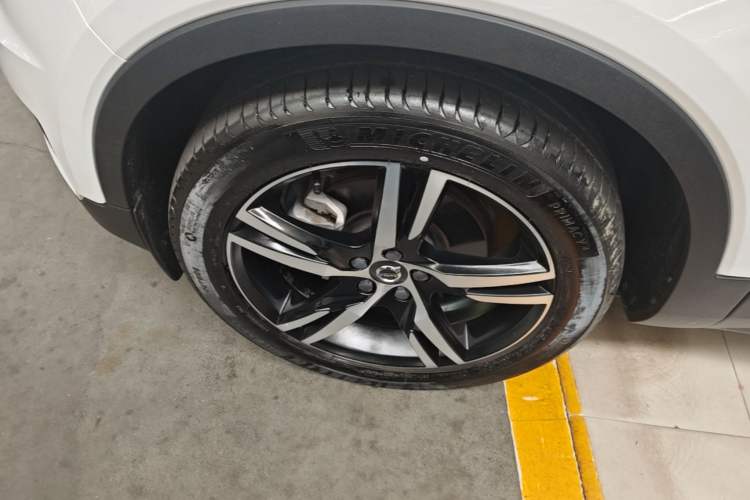 Used Volvo XC40 2021 T4 Four-Wheel Drive Smart & Sporty Edition Left Front Wheel Hub