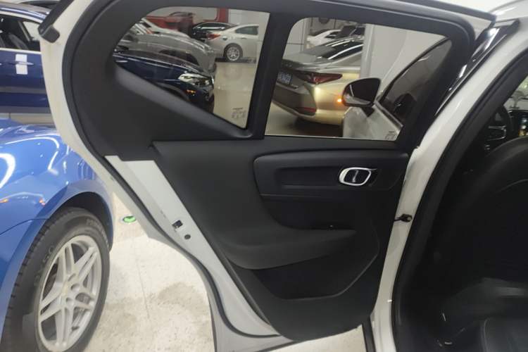 Used Volvo XC40 2021 T4 Four-Wheel Drive Smart Luxury Edition Left Rear Door Interior