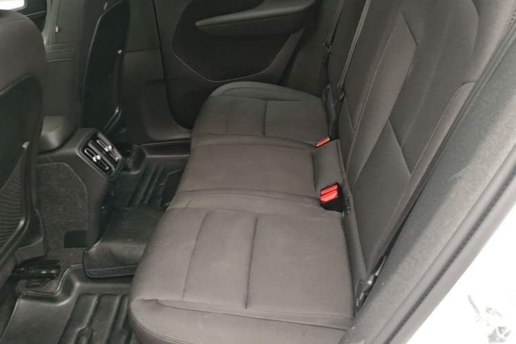 Used Volvo XC40 2021 T4 4x4 SmartDrive Fashion Edition Left Rear Seat