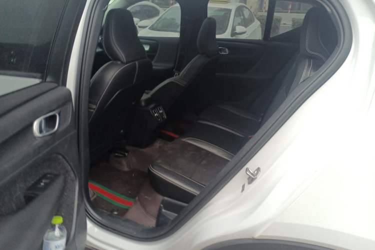 Used Volvo XC40 2021 T4 4x4 SmartDrive Fashion Edition Left Rear Seat