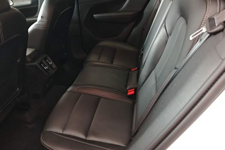 Used Volvo XC40 2021 T4 4x4 SmartDrive Fashion Edition Left Rear Seat