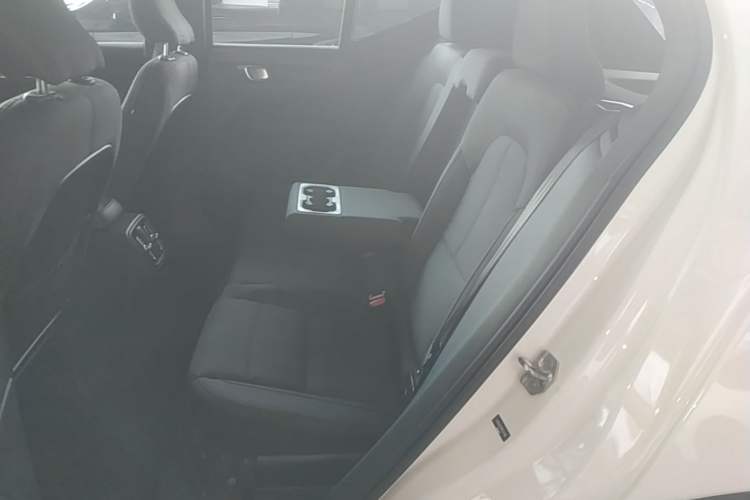 Used Volvo XC40 2021 T4 4x4 SmartDrive Fashion Edition Left Rear Seat