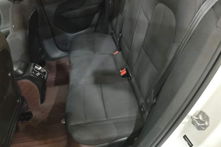 Used Volvo XC40 2021 T4 4x4 SmartDrive Fashion Edition Left Rear Seat