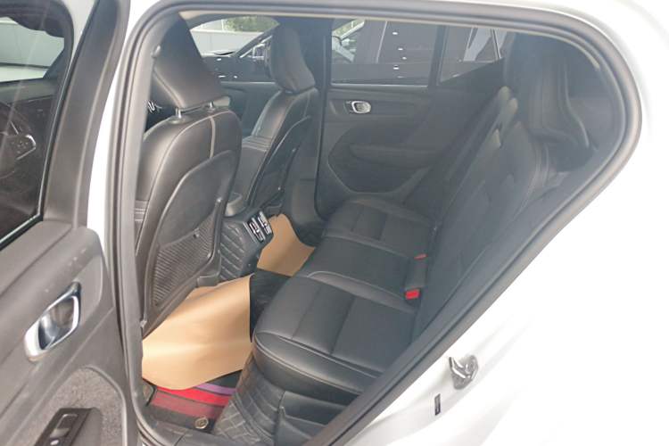 Used Volvo XC40 2021 T4 Four-Wheel Drive Smart Luxury Edition Left Rear Seat